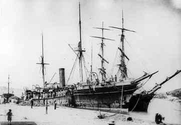 HMS Ebro an der Kohlenstation von St. Lucia, um 1880er Jahre